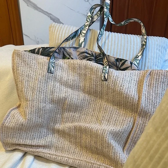 Victoria's Secret Cream Woven Beach Tote with Green Leaf-Patterned Handles - Picture 3 of 3